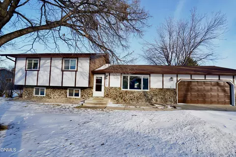 1710 5 12 Ave NE, Jamestown, ND 58401