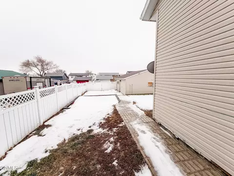 Exterior - 1813 28th St W, Williston, ND 58801 photo 3 of 6