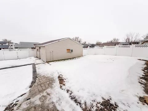 Exterior - 1813 28th St W, Williston, ND 58801 photo 4 of 6