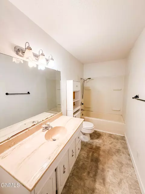 Bath - 1813 28th St W, Williston, ND 58801 photo 2 of 2