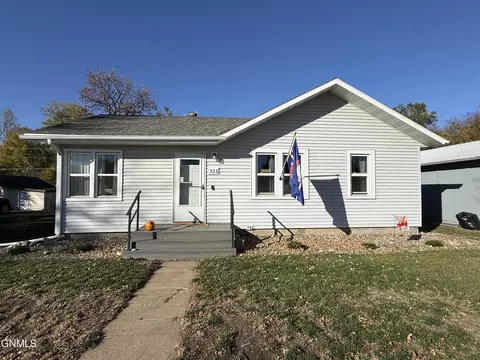 321 2nd Ave NE, Beulah, ND 58523
