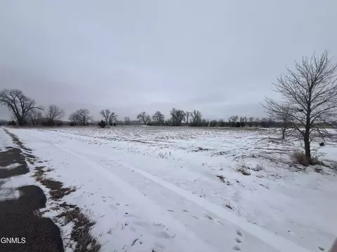 6169 Island Rd, Bismarck, ND 58503