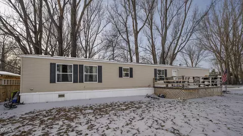 505 Yorkshire Ln, Bismarck, ND 58504