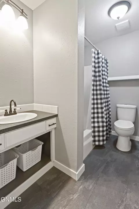 Bath - 2311 N Main Ct, Williston, ND 58801 photo 2 of 3