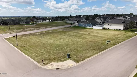 714 70th St E, Williston, ND 58801 photo 2