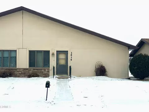 1414 8th Ave NE, Jamestown, ND 58401