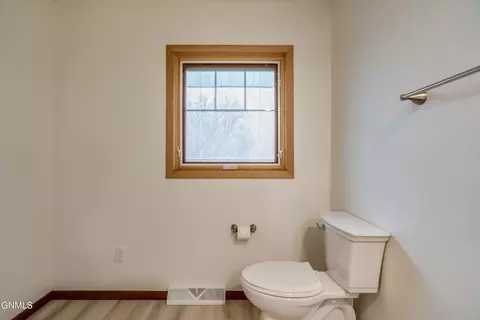 Bath - 2511 Stevens St, Bismarck, ND 58503 photo 4 of 10