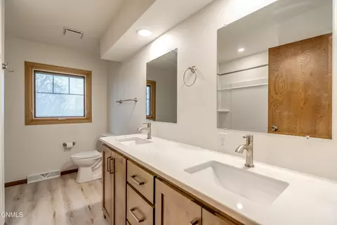 Bath - 2511 Stevens St, Bismarck, ND 58503 photo 1 of 10