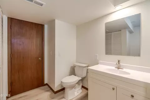 Bath - 2511 Stevens St, Bismarck, ND 58503 photo 9 of 10