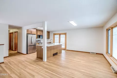 Living - 2511 Stevens St, Bismarck, ND 58503 photo 1 of 8