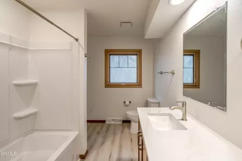 Bath - 2511 Stevens St, Bismarck, ND 58503 photo 2 of 10