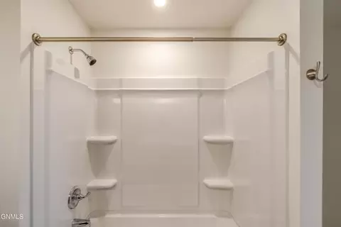 Bath - 2511 Stevens St, Bismarck, ND 58503 photo 3 of 10