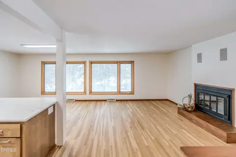 Living - 2511 Stevens St, Bismarck, ND 58503 photo 2 of 8