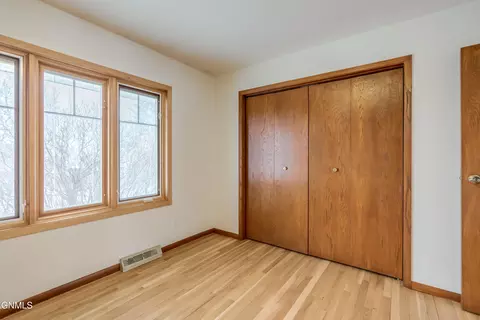 Bedroom - 2511 Stevens St, Bismarck, ND 58503 photo 3 of 10