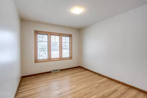 Bedroom - 2511 Stevens St, Bismarck, ND 58503 photo 4 of 10