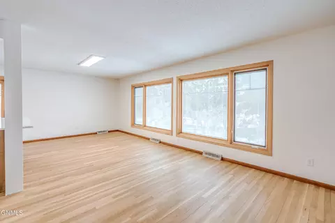 Living - 2511 Stevens St, Bismarck, ND 58503 photo 3 of 8