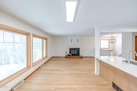 Living - 2511 Stevens St, Bismarck, ND 58503 photo 4 of 8