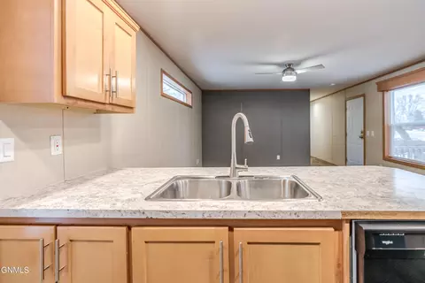 403 E Prairie Ln, Mandan, ND 58554 photo 10