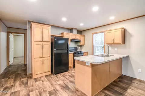 403 E Prairie Ln, Mandan, ND 58554 photo 6