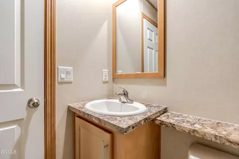 403 E Prairie Ln, Mandan, ND 58554 photo 25