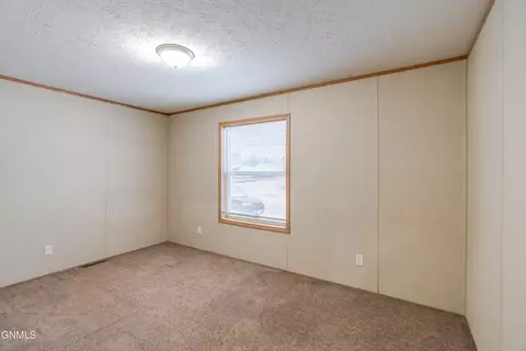 403 E Prairie Ln, Mandan, ND 58554 photo 26