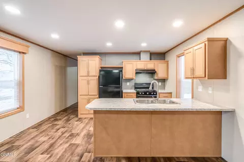 403 E Prairie Ln, Mandan, ND 58554 photo 5