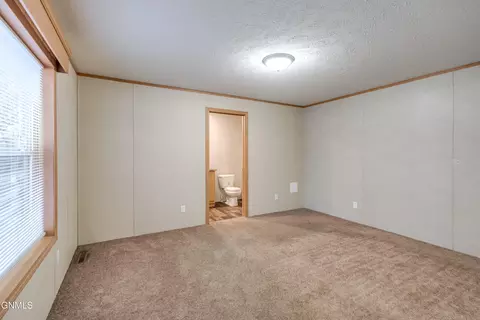 403 E Prairie Ln, Mandan, ND 58554 photo 14