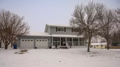200 11th St NW, Beulah, ND 58523
