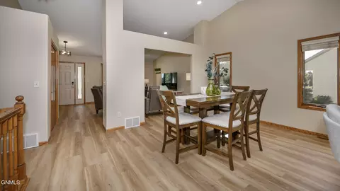 3100 Chisholm Trl, Bismarck, ND 58503 photo 10