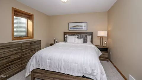 3100 Chisholm Trl, Bismarck, ND 58503 photo 34