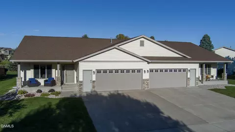 3100 Chisholm Trl, Bismarck, ND 58503