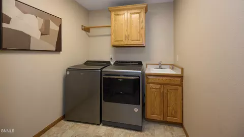 3100 Chisholm Trl, Bismarck, ND 58503 photo 28
