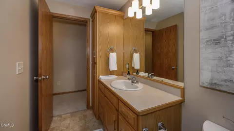 3100 Chisholm Trl, Bismarck, ND 58503 photo 37