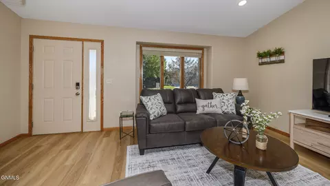3100 Chisholm Trl, Bismarck, ND 58503 photo 3