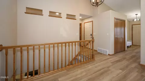 3100 Chisholm Trl, Bismarck, ND 58503 photo 9