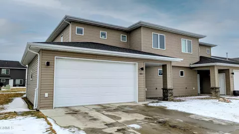 3801 Gale Cir SE, Mandan, ND 58554