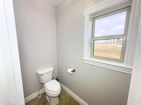 Bath - 2004 16th St E, Williston, ND 58801 photo 5 of 6