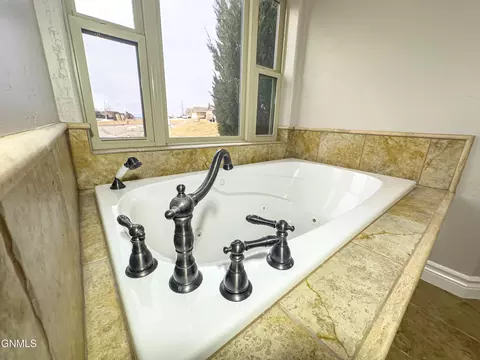 Bath - 2004 16th St E, Williston, ND 58801 photo 3 of 6