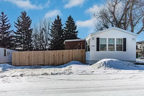4303 Patriot Dr, Bismarck, ND 58503