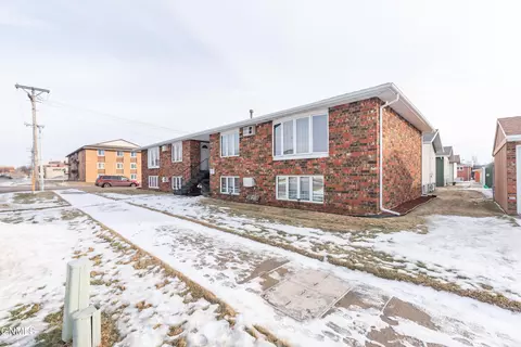 121 Sweet Ave E, Bismarck, ND 58504