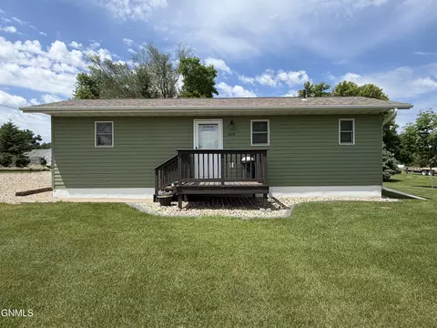 605 3rd St, Marion, ND 58466
