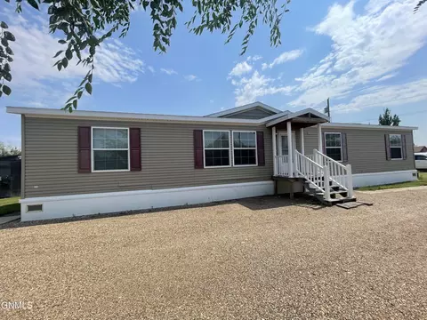 310 Central Ave, Plentywood, MT 59254