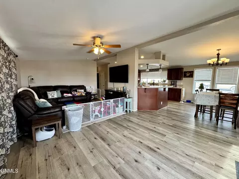 5605 Lukenbill Ave, Williston, ND 58801 photo 10