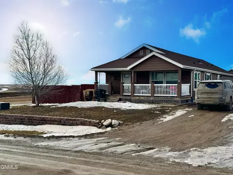 5605 Lukenbill Ave, Williston, ND 58801