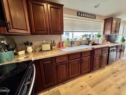 5605 Lukenbill Ave, Williston, ND 58801 photo 21