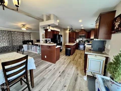 5605 Lukenbill Ave, Williston, ND 58801 photo 12