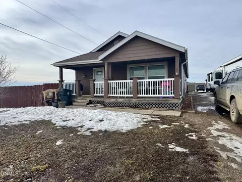 5605 Lukenbill Ave, Williston, ND 58801 photo 4