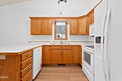Kitchen - 2831 Warwick Loop, Bismarck, ND 58504 photo 3 of 3