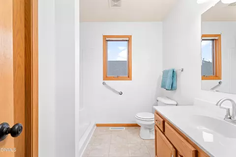 Bath - 2831 Warwick Loop, Bismarck, ND 58504 photo 1 of 4