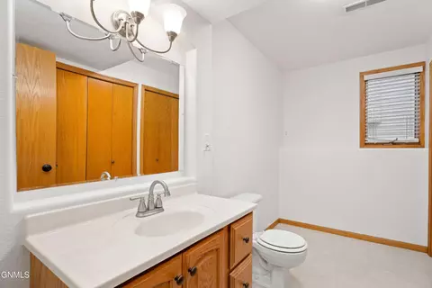 Bath - 2831 Warwick Loop, Bismarck, ND 58504 photo 4 of 4